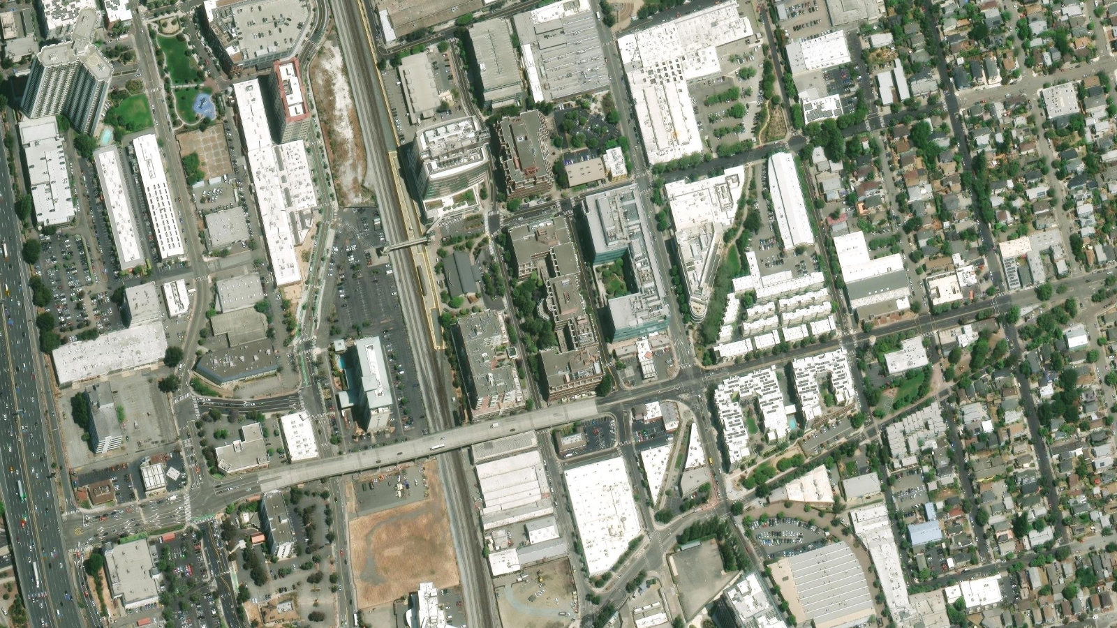 5858 HORTON STREET, EMERYVILLE, CA(本社・衛星)