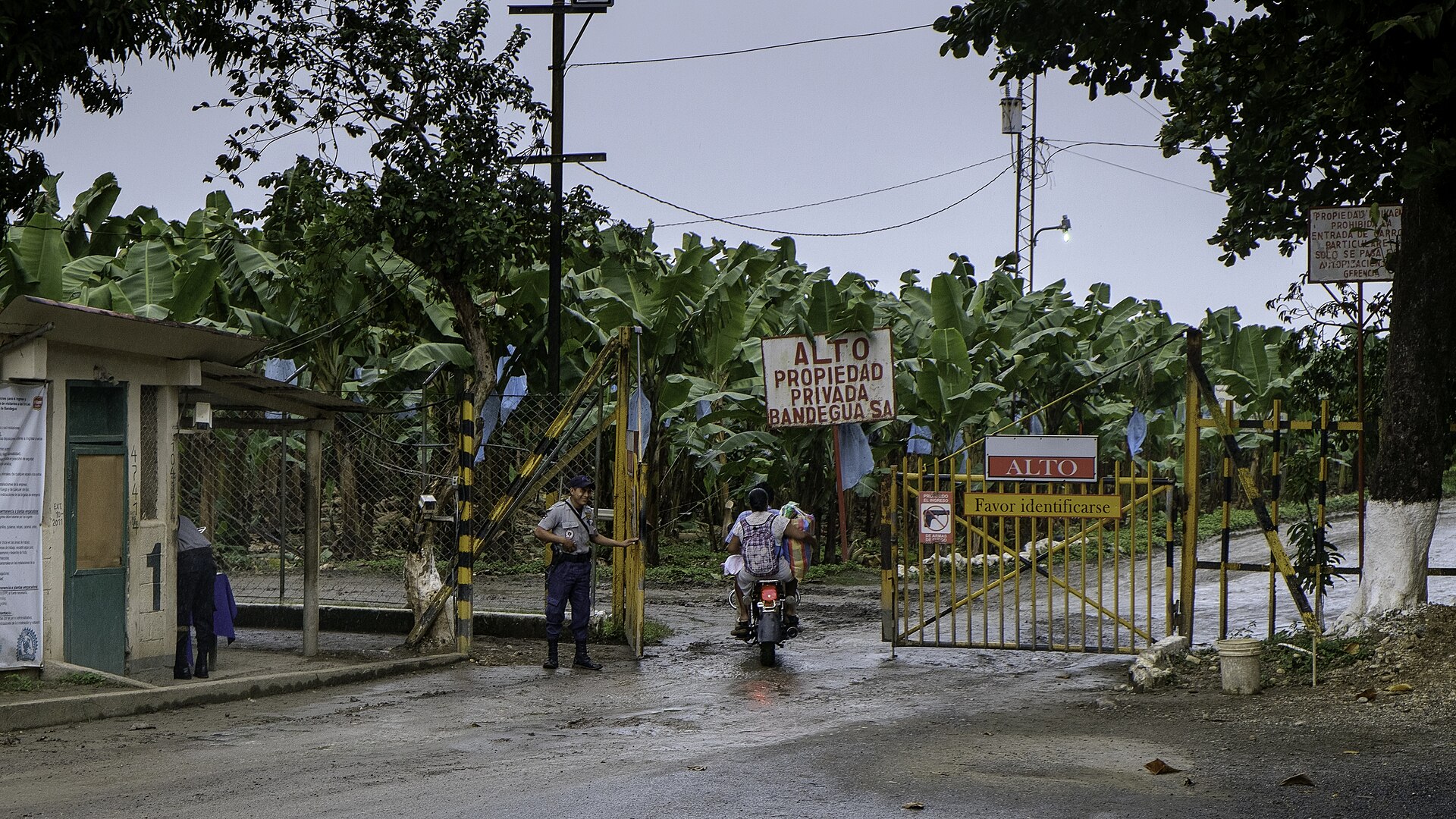 Entrance to Bandegua in Izabal near Quiriguá
