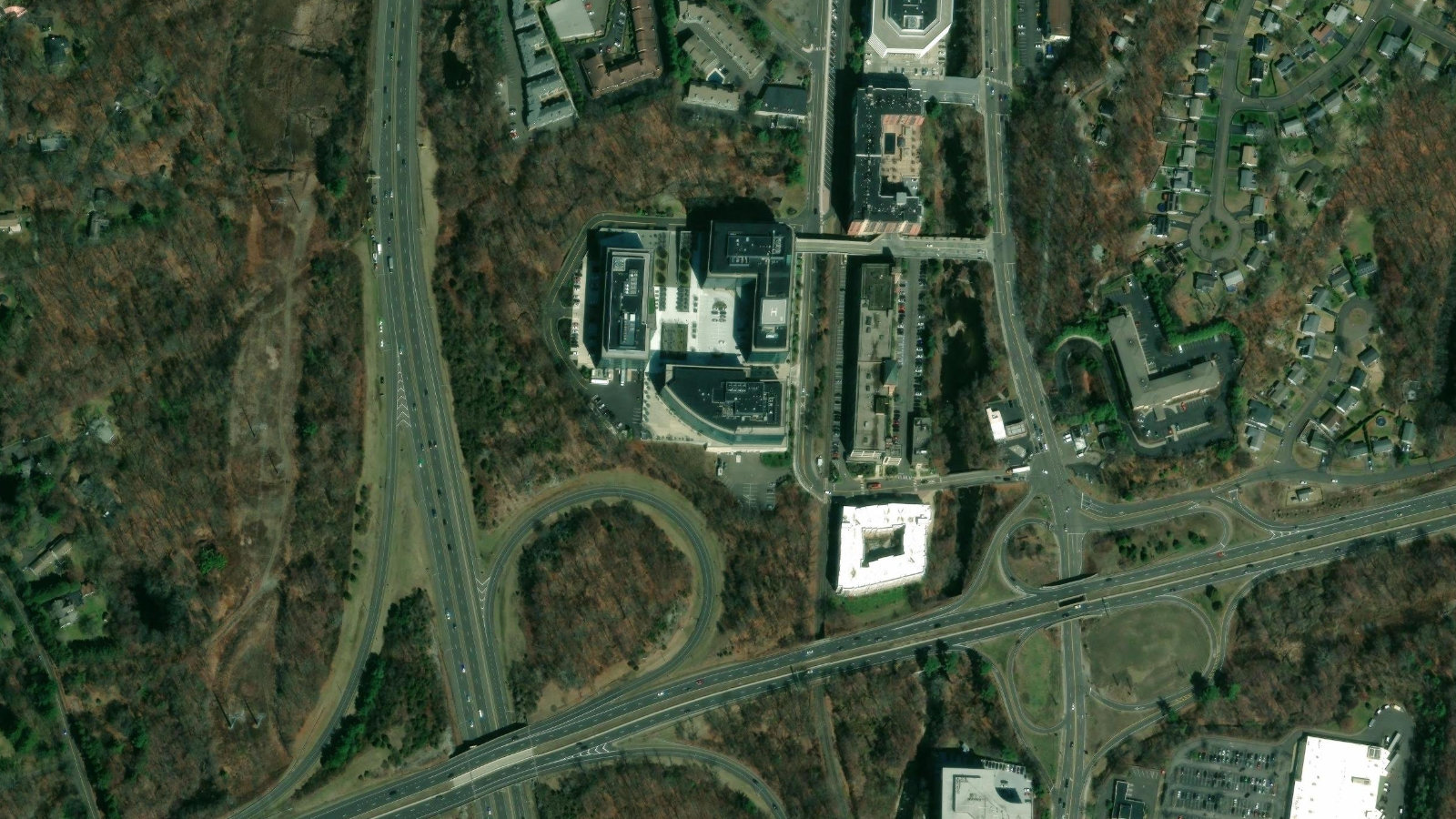 45 GLOVER AVENUE, NORWALK, CT（本社・衛星）