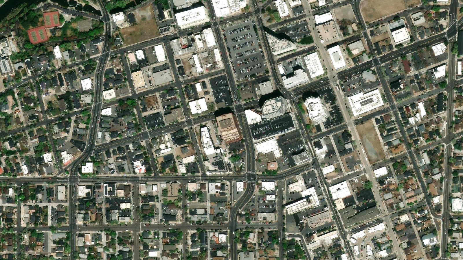 100 WEST LIBERTY ST., RENO, NV(本社・衛星)