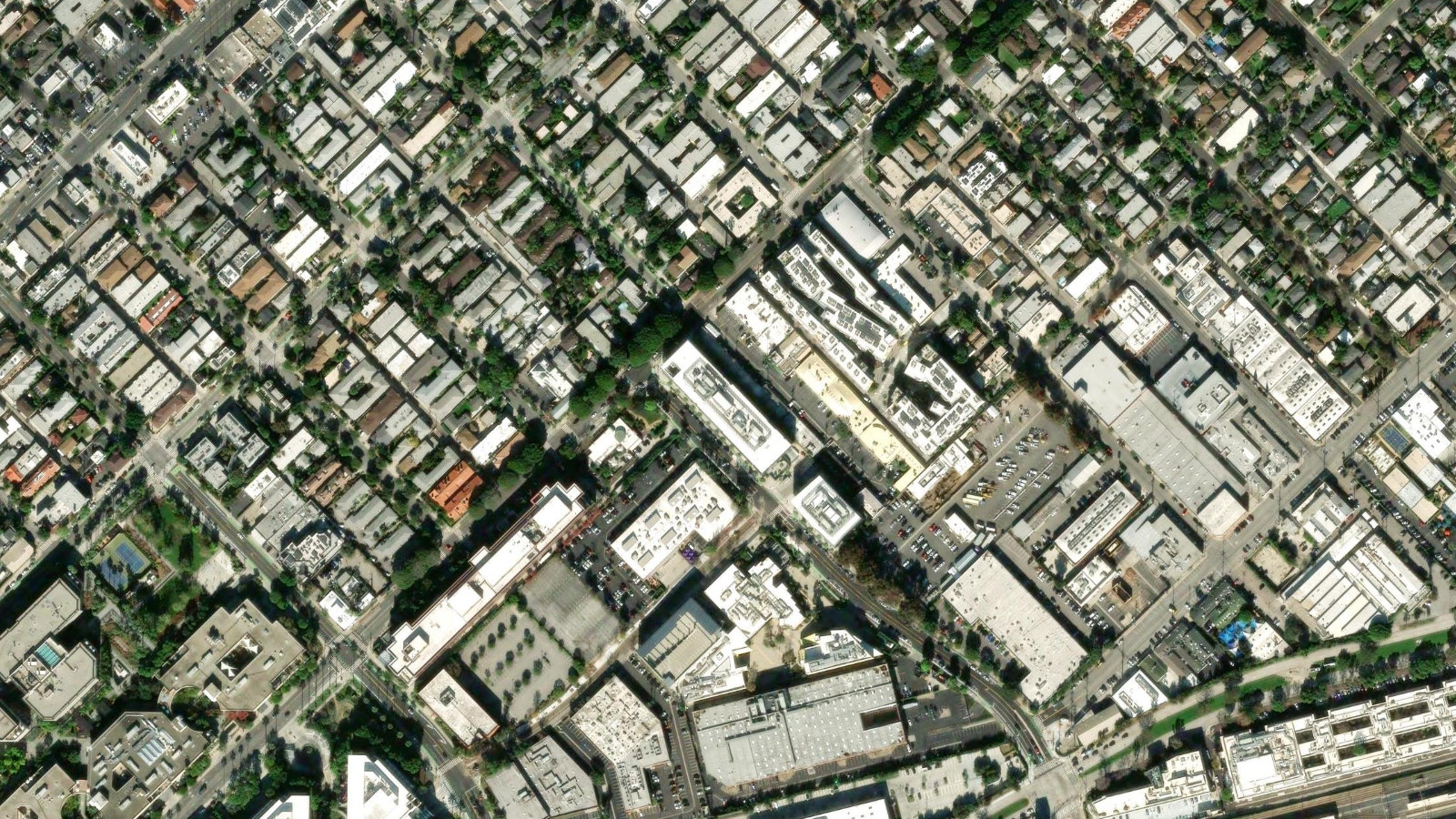 2834 COLORADO AVENUE, SANTA MONICA, CA（本社・衛星）
