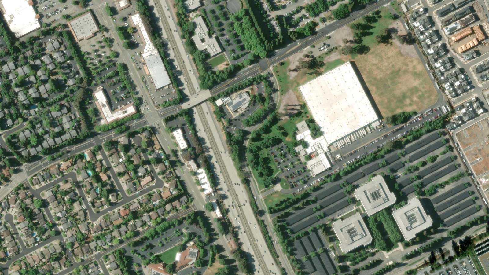 3001 BISHOP DRIVE, SAN RAMON, CA(本社・衛星)