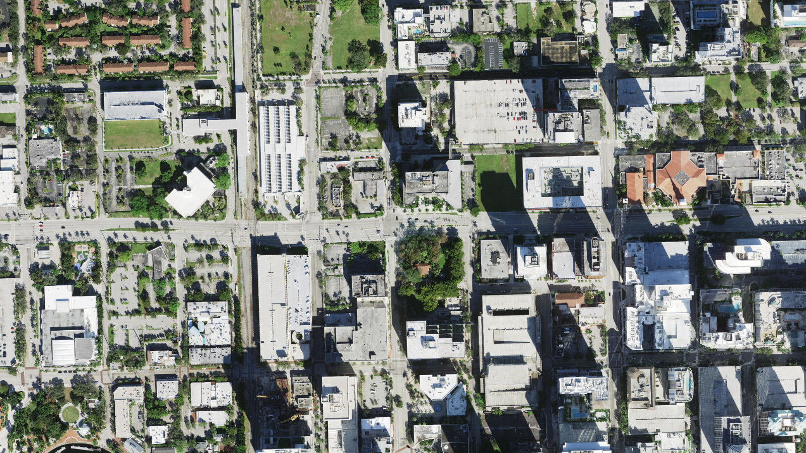8050 SW TENTH STREET, FT. LAUDERDALE, FL(本社・衛星)