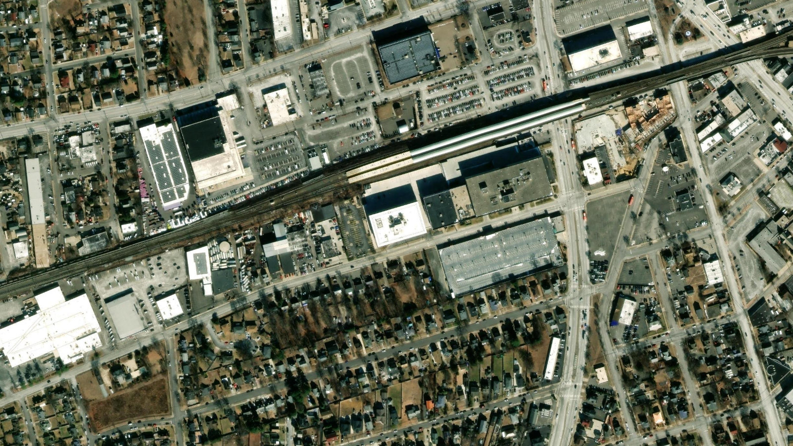 102 DUFFY AVENUE, HICKSVILLE, NY(本社・衛星)