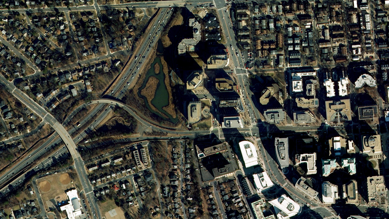 4601 FAIRFAX DRIVE, ARLINGTON, VA（本社・衛星）