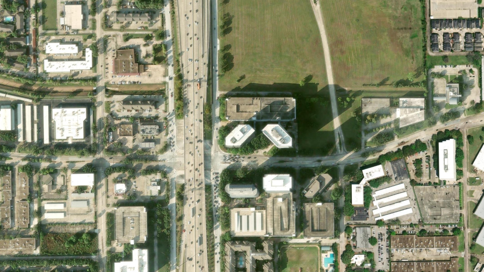 10370 RICHMOND AVE., HOUSTON, TX(本社・衛星)