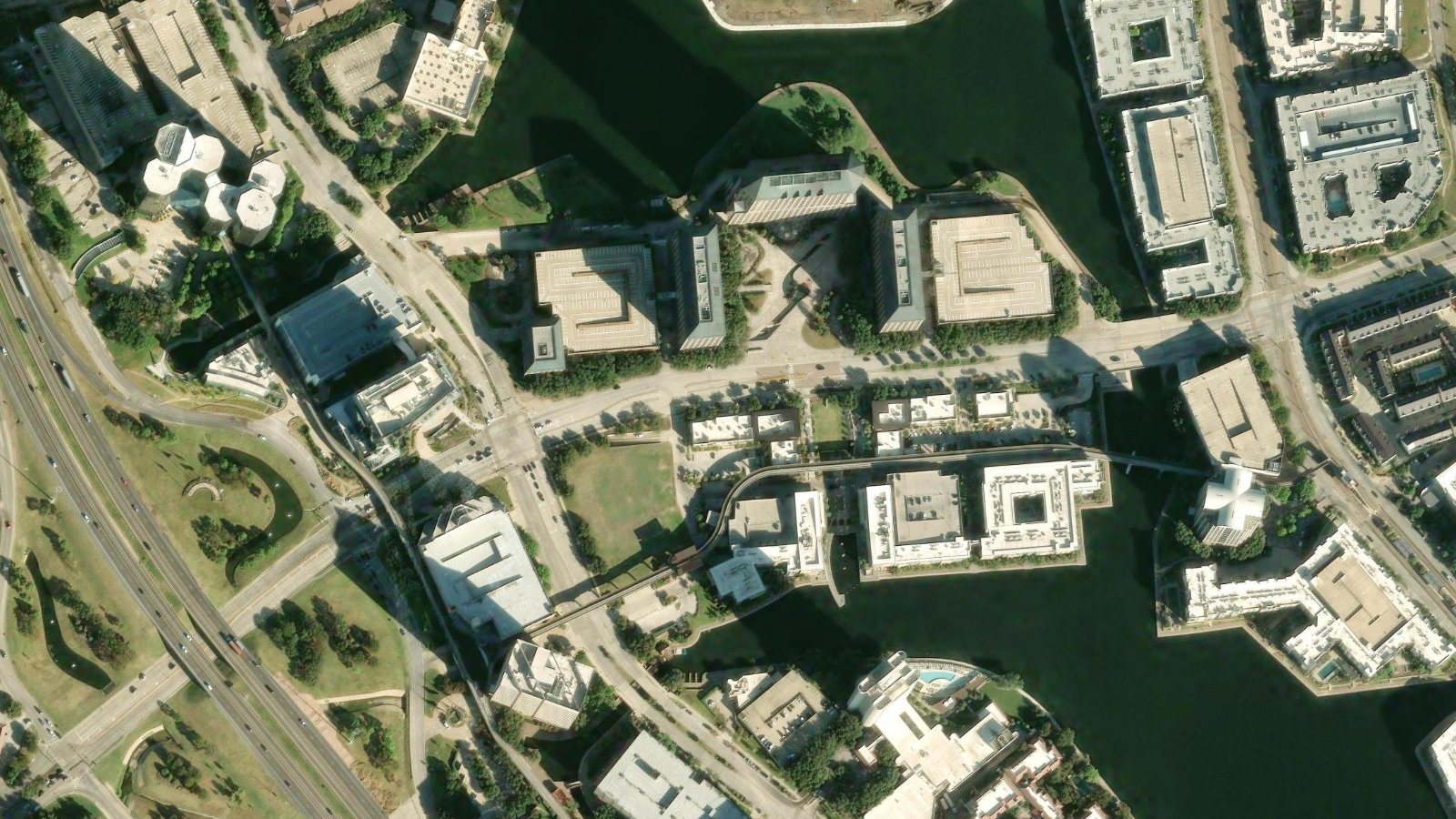 5215 N. O'CONNOR BLVD., IRVING, TX(本社・衛星)