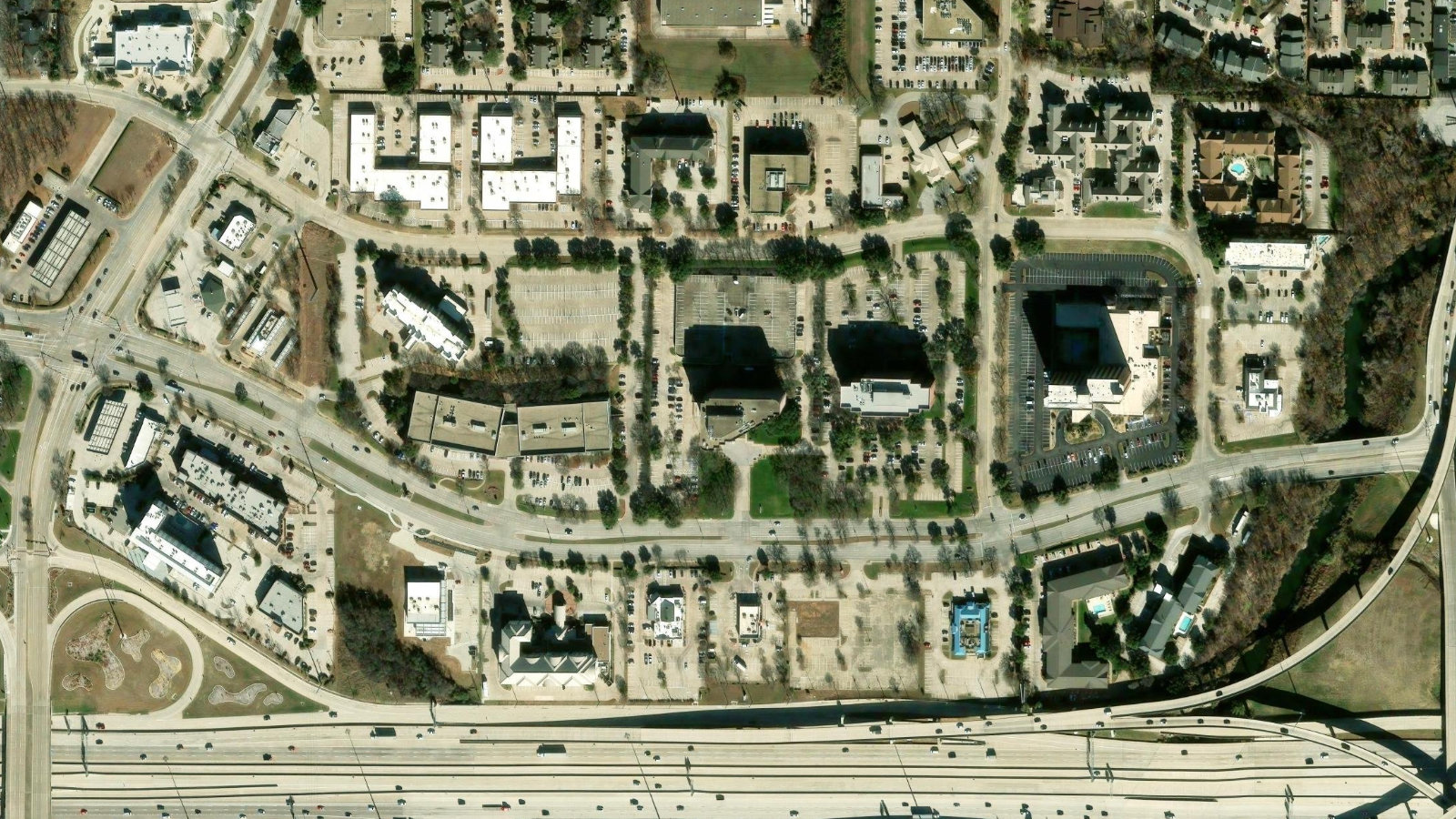 2221 E. LAMAR BLVD., ARLINGTON, TX（本社・衛星）