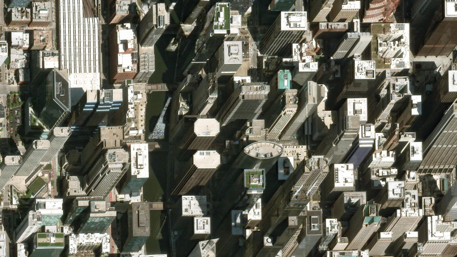 1 NORTH WACKER DRIVE, CHICAGO, IL（本社・衛星）