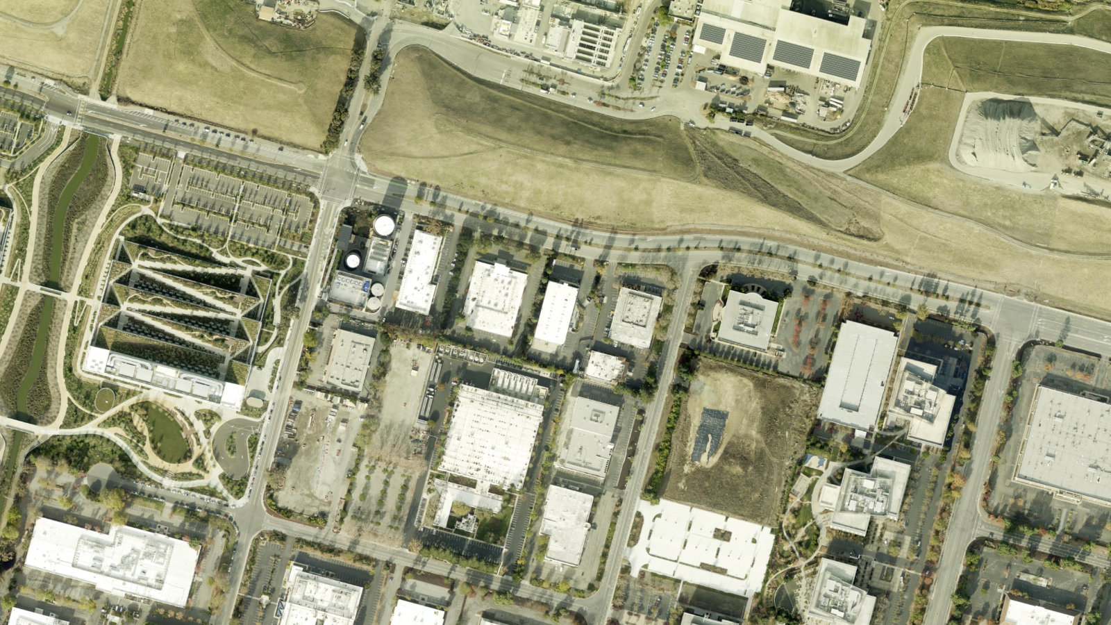 270 E CARIBBEAN DRIVE, SUNNYVALE, CA(本社・衛星)