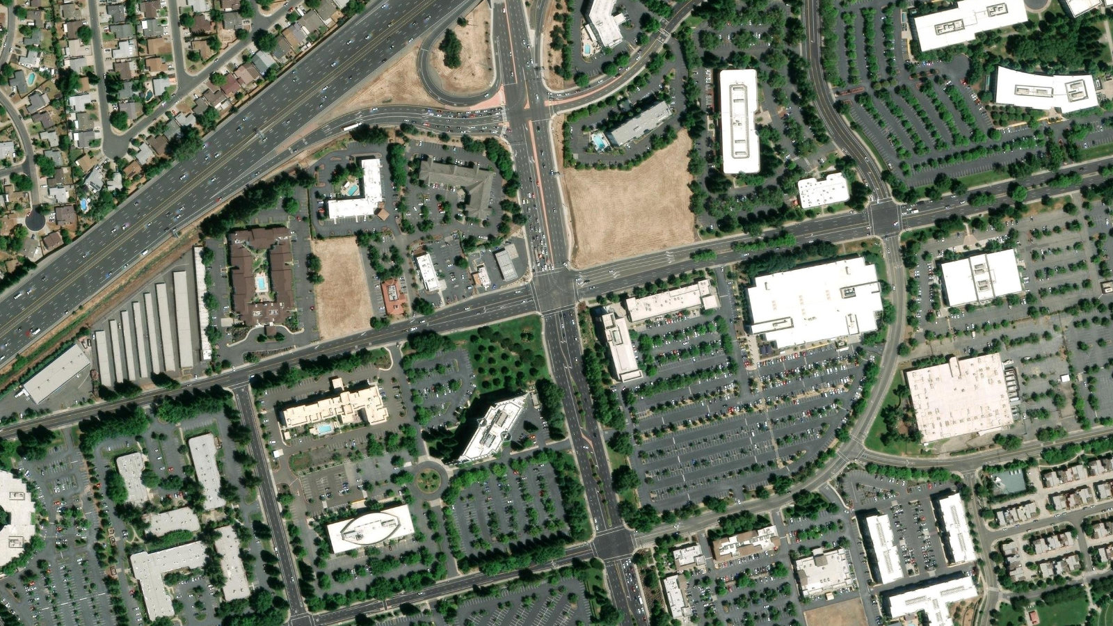3100 ZINFANDEL DRIVE, RANCHO CORDOVA, CA(本社・衛星)
