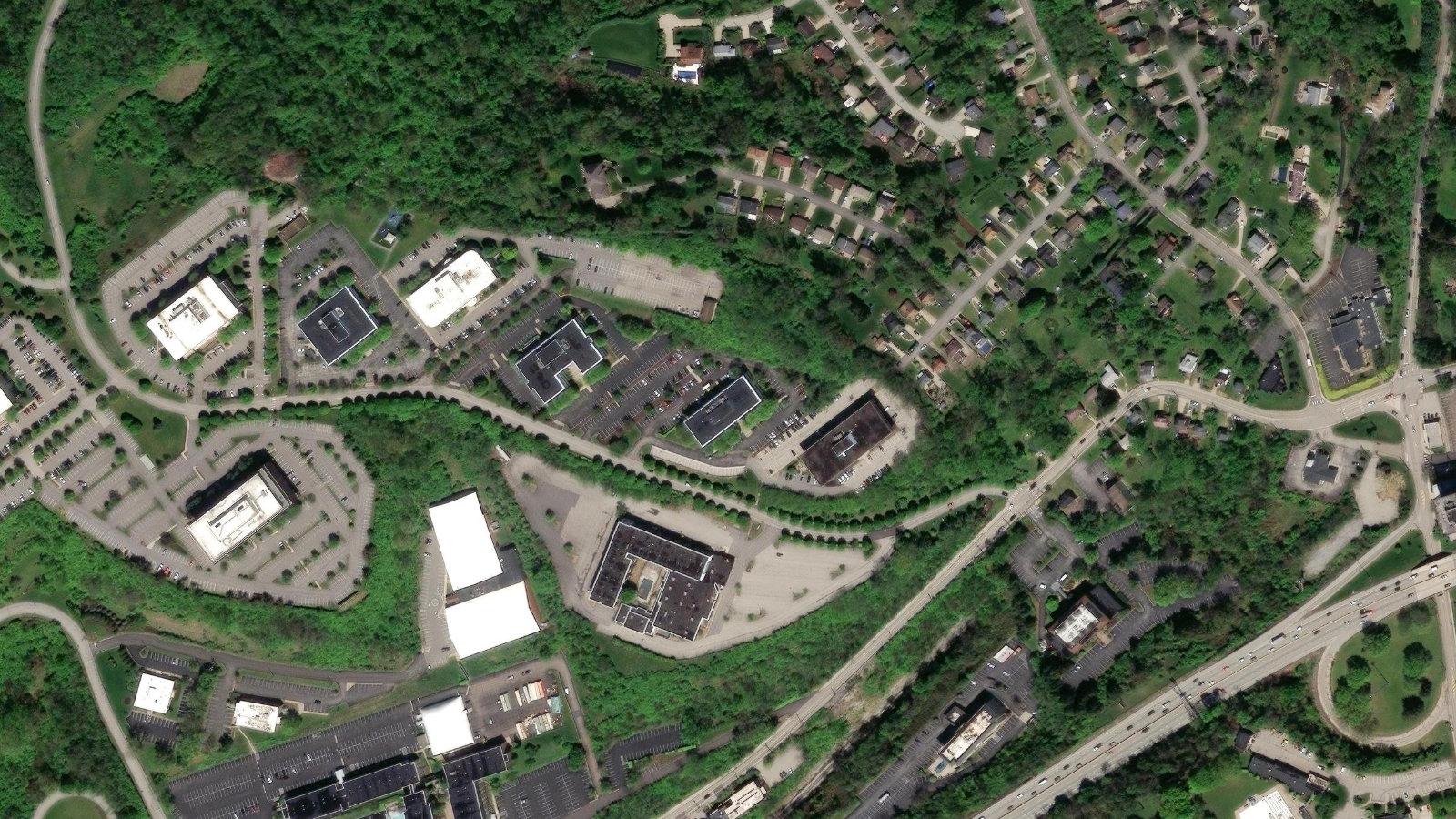 415 HOLIDAY DR, PITTSBURGH, PA(本社・衛星)