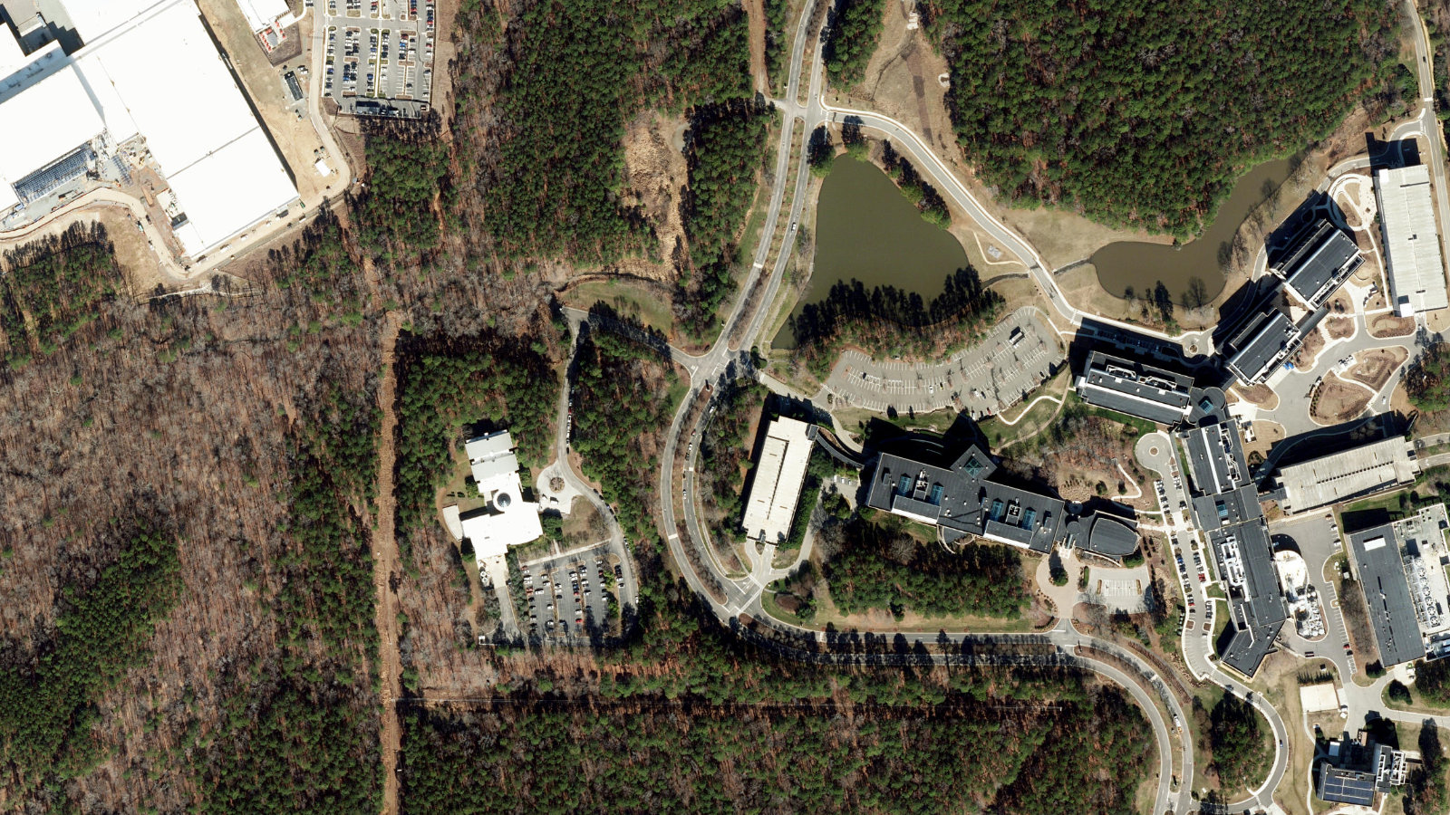 8 MOORE DRIVE, DURHAM, NC（本社・衛星）