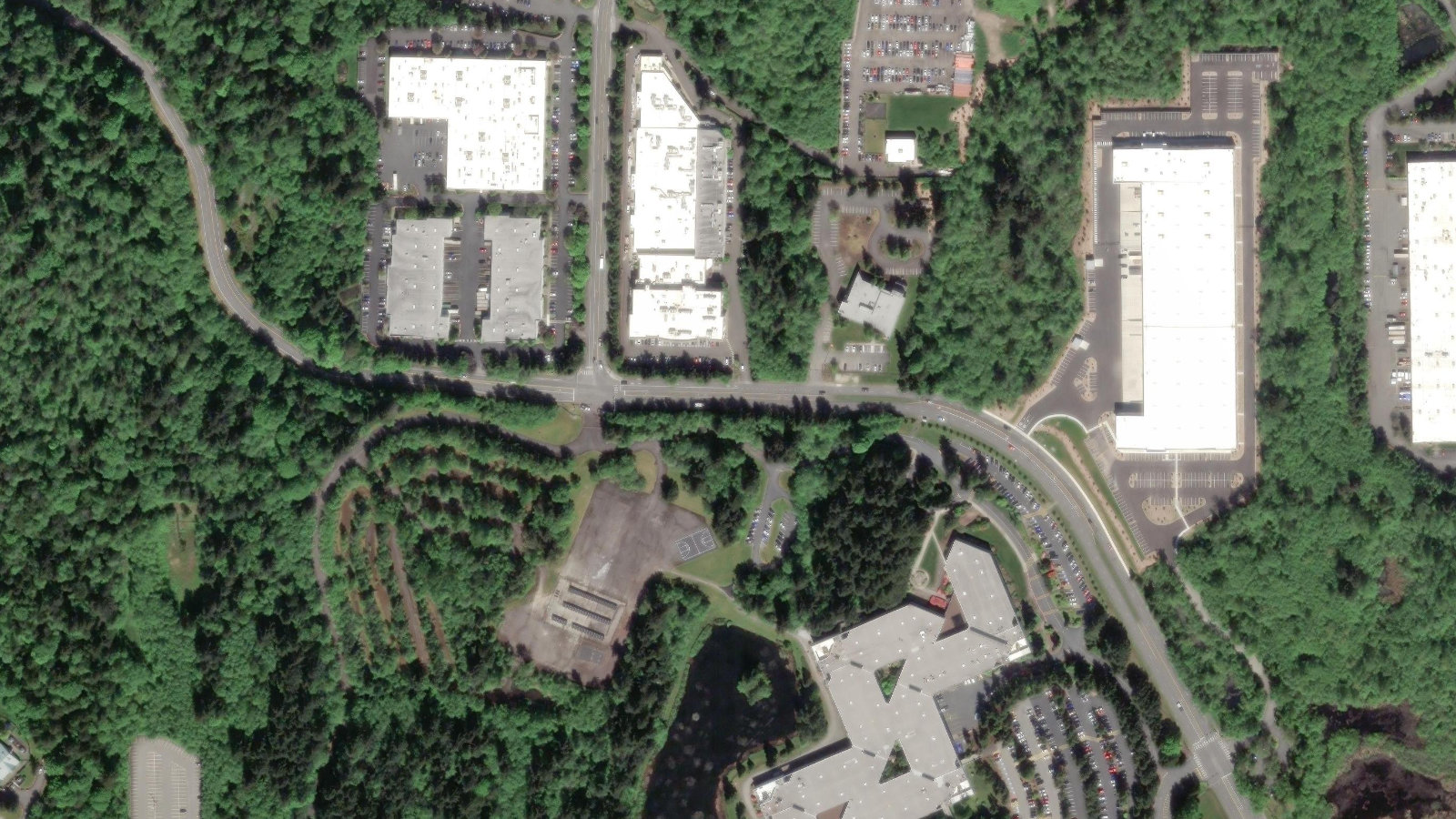 6920 SEAWAY BLVD., EVERETT, WA（本社・衛星）