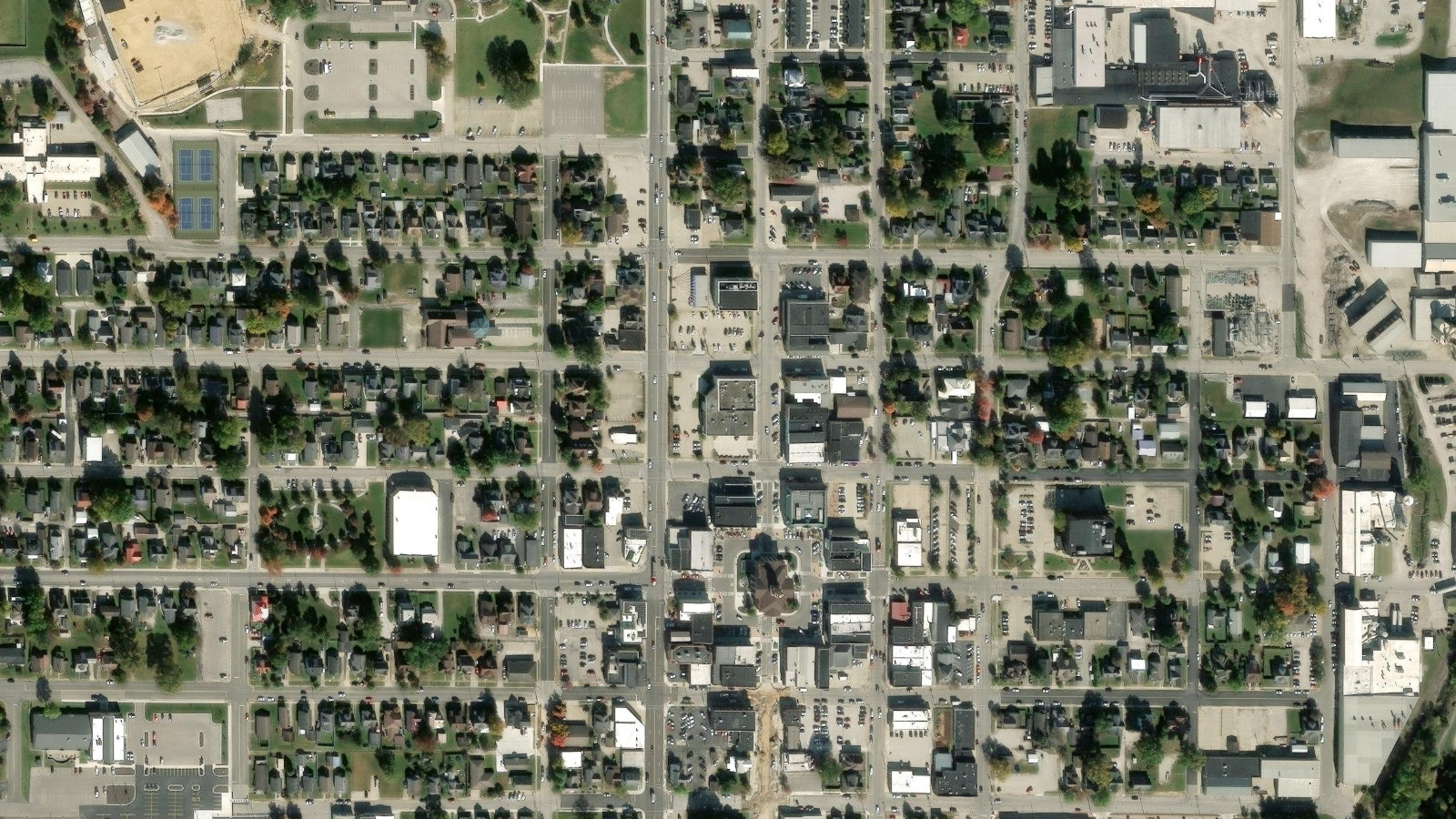 711 MAIN ST, JASPER, IN（本社・衛星）