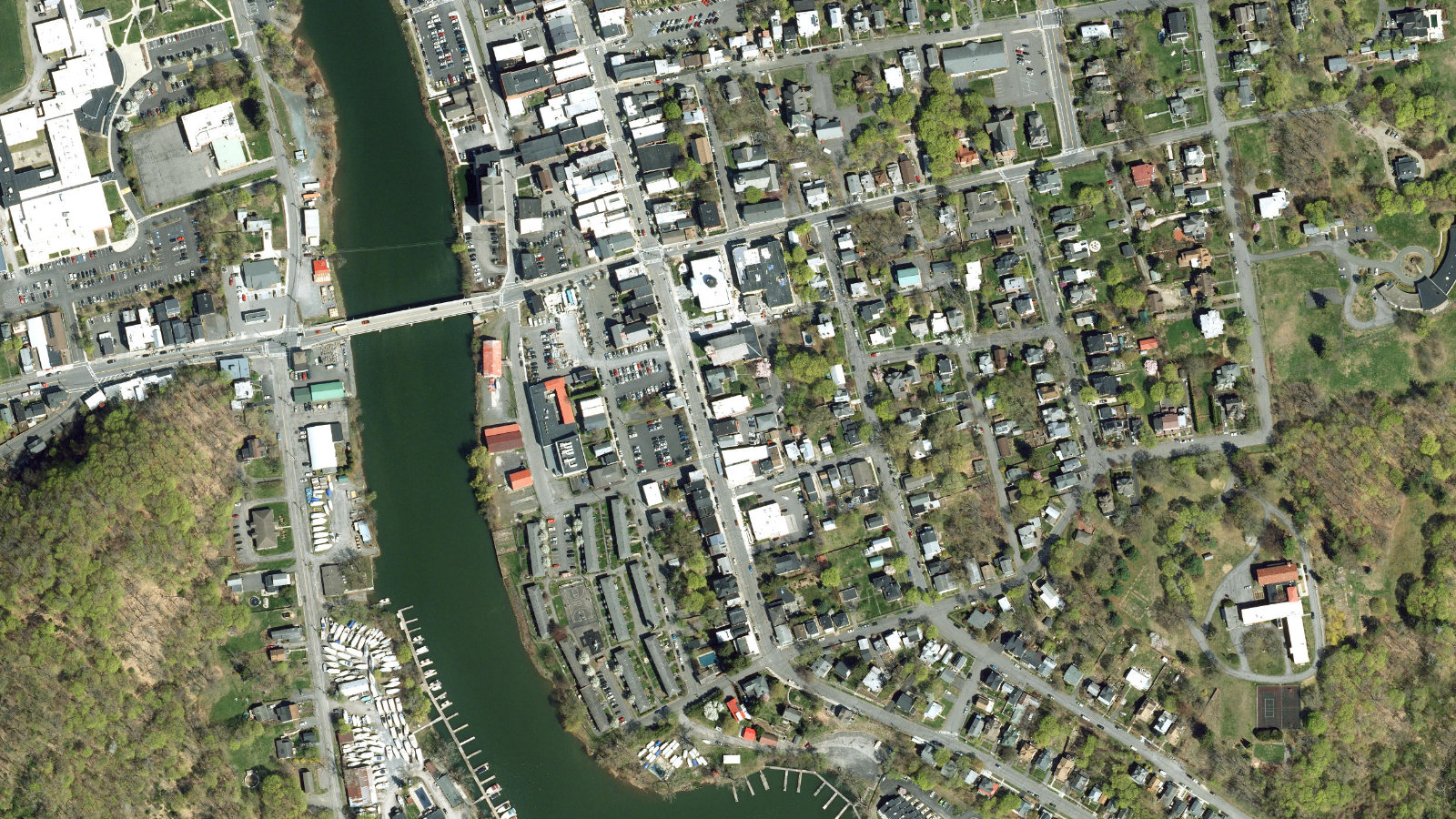 302 MAIN STREET, CATSKILL, NY(本社・衛星)