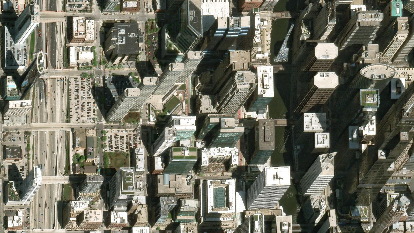 500 WEST MONROE STREET, CHICAGO, IL（本社・衛星）