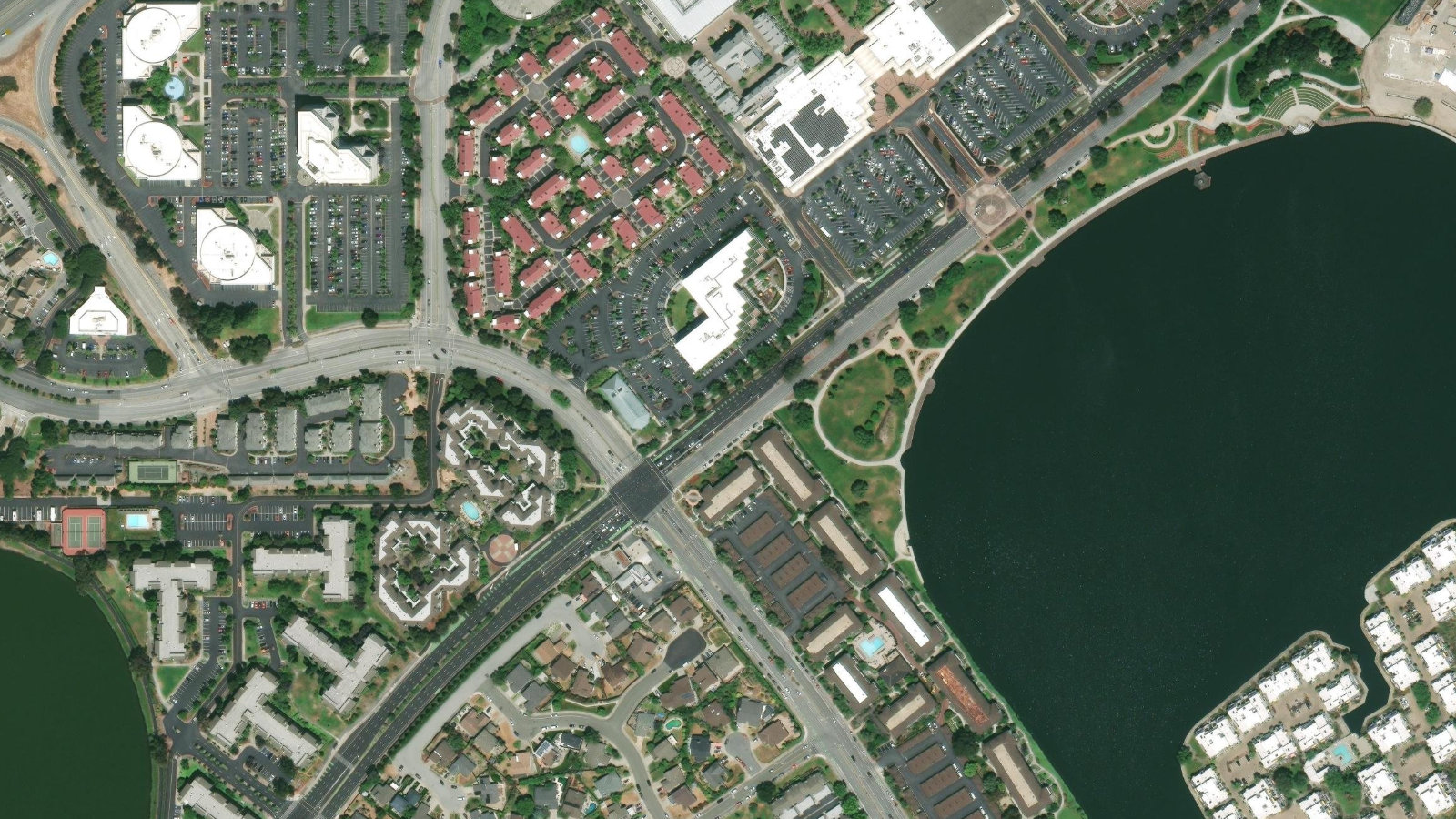 919 EAST HILLSDALE BOULEVARD, FOSTER CITY, CA(本社・衛星)