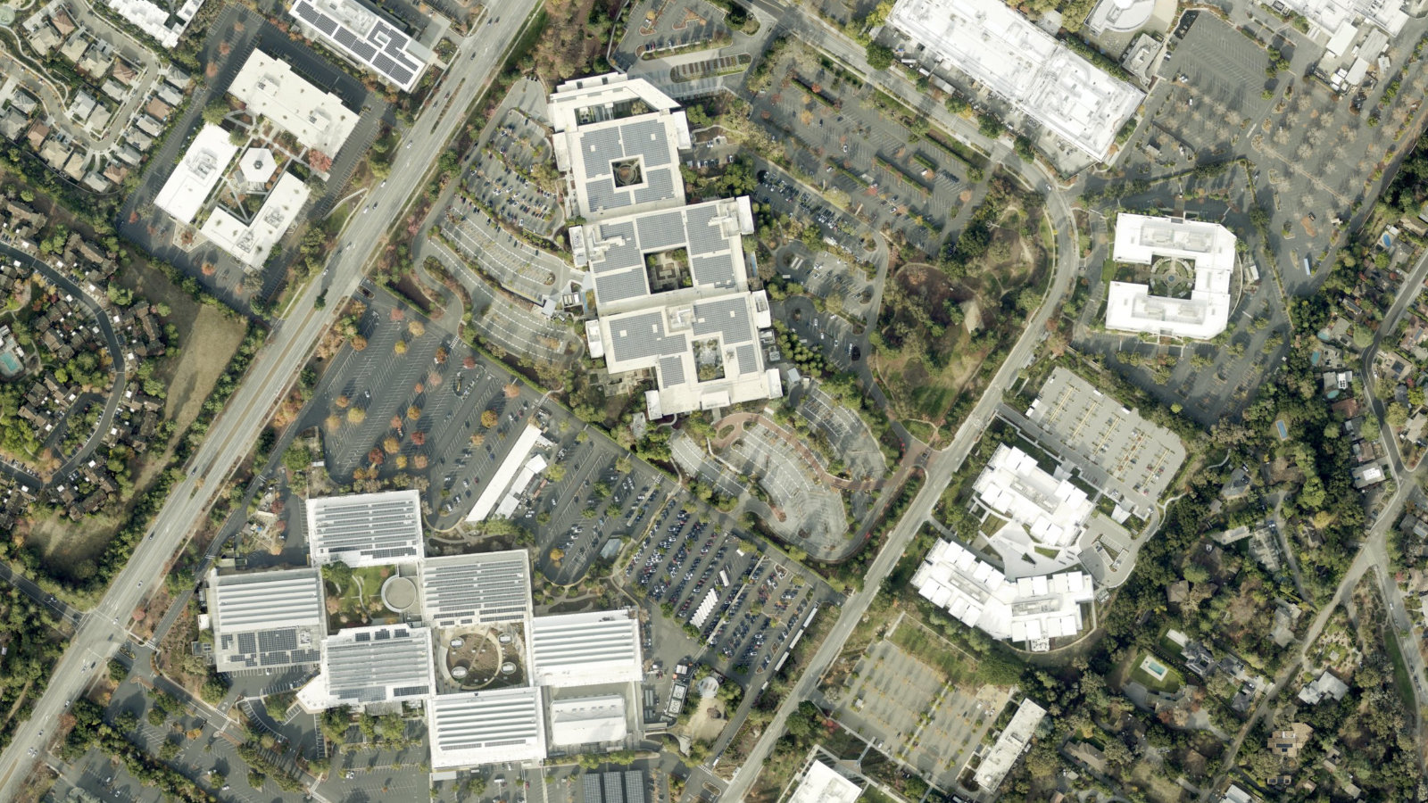 3100 HANOVER STREET, PALO ALTO, CA(本社・衛星)