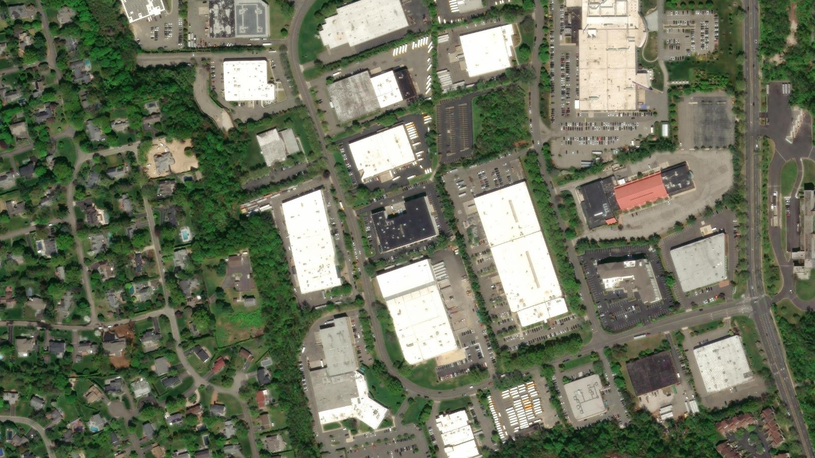 11 HARBOR PARK DRIVE, PORT WASHINGTON, NY(本社・衛星)