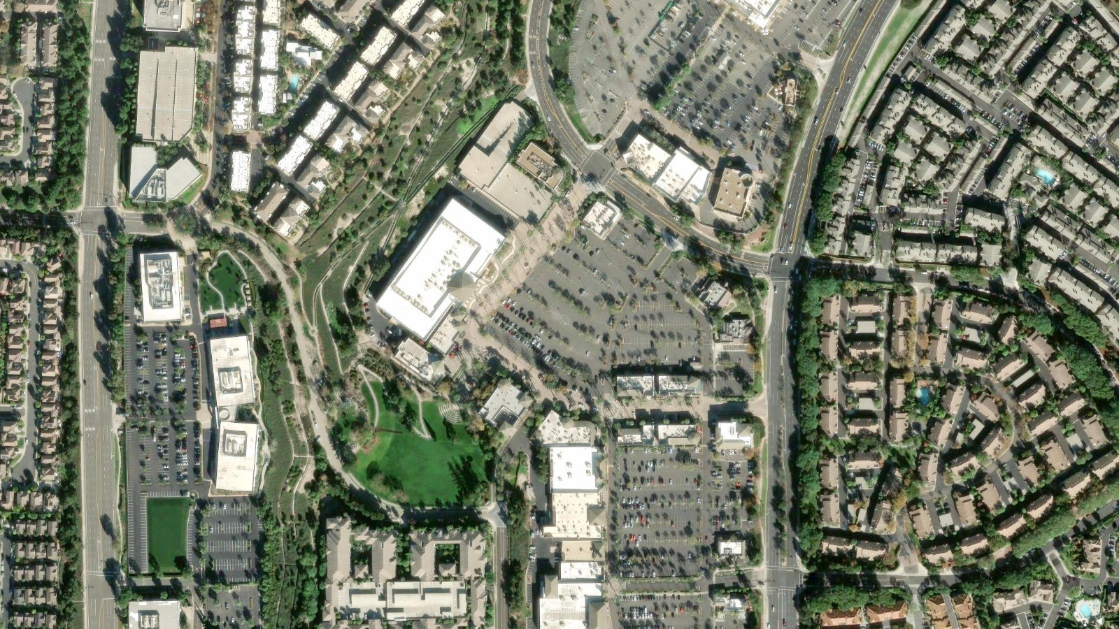 1 GLAUKOS WAY, ALISO VIEJO, CA(本社・衛星)