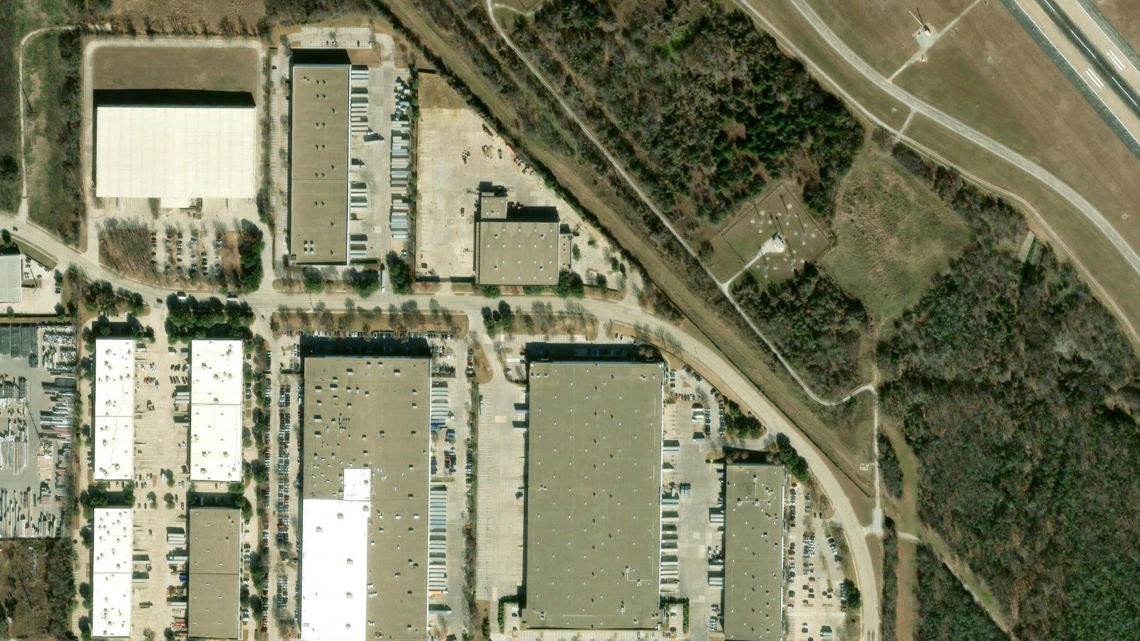 625 WESTPORT PARKWAY, GRAPEVINE, TX(本社・衛星)