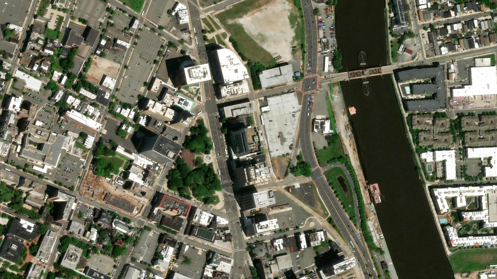 520 BROAD STREET, NEWARK, NJ(本社・衛星)