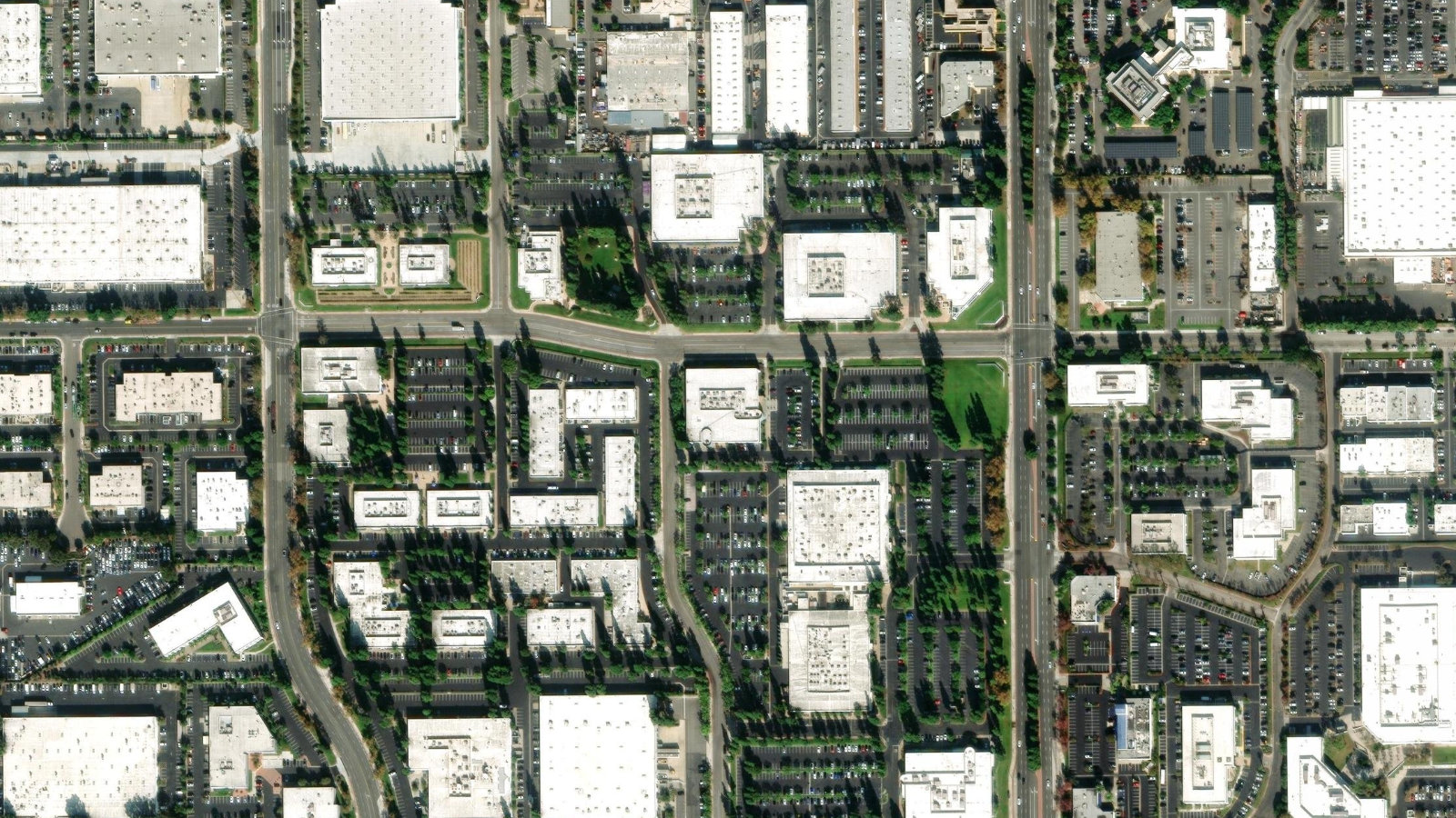 1550 SCENIC AVE., COSTA MESA, CA（本社・衛星）
