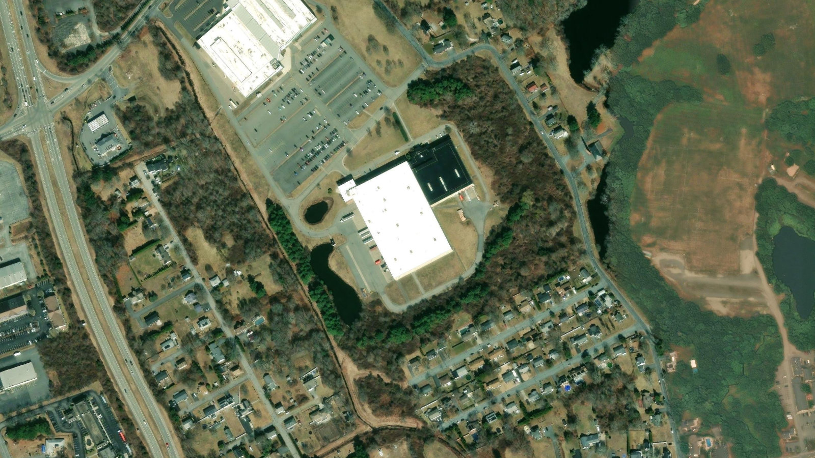 333 BRIDGE STREET, FAIRHAVEN, MA(本社・衛星)