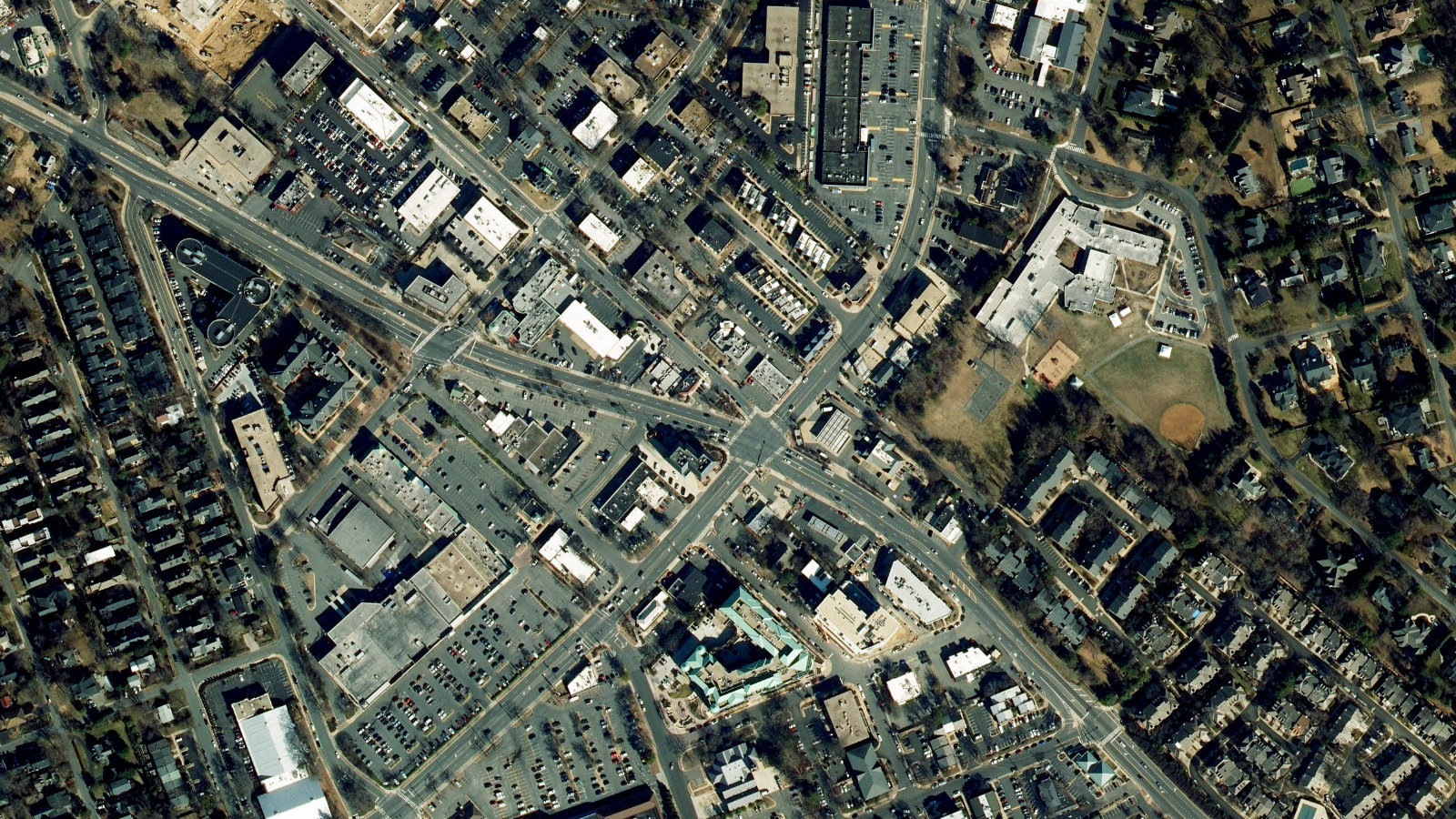 1521 WESTBRANCH DRIVE, MCLEAN, VA(本社・衛星)