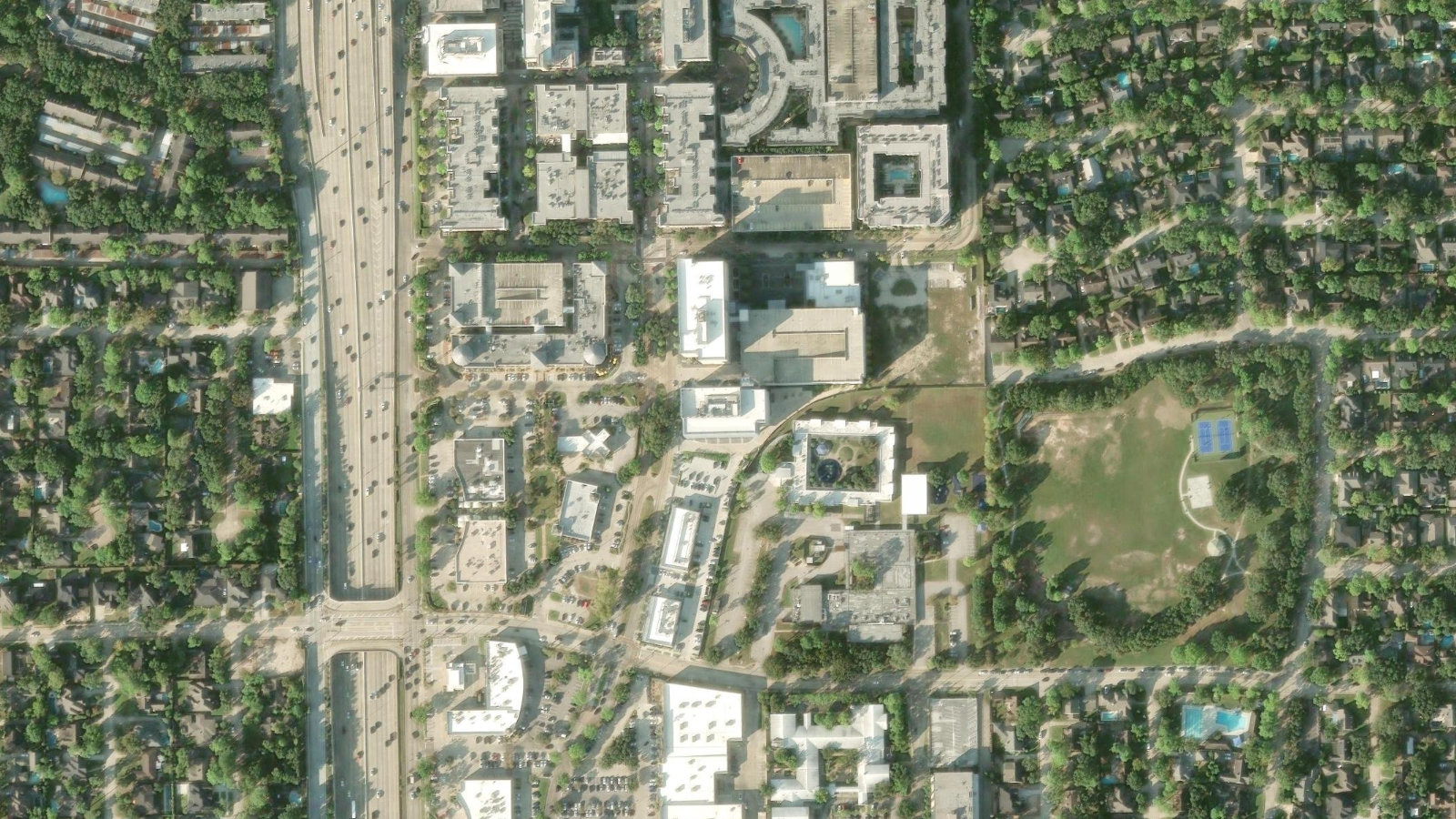 730 TOWN & COUNTRY BOULEVARD, HOUSTON, TX(本社・衛星)