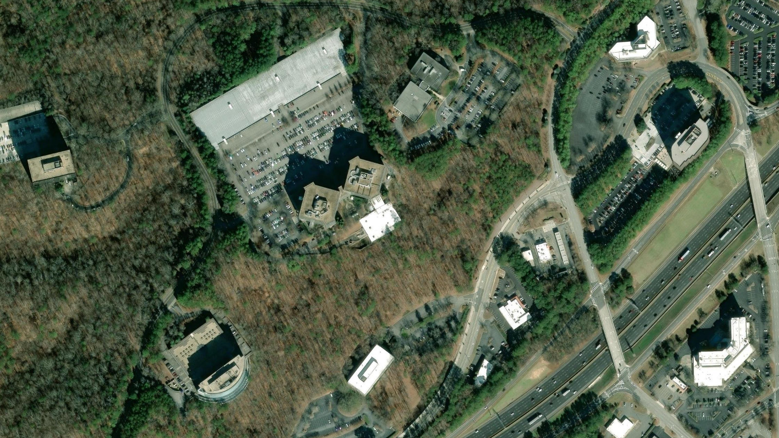 1500 RIVEREDGE PARKWAY, ATLANTA, GA(本社・衛星)