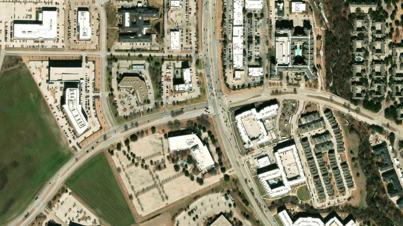 5501 HEADQUARTERS DR, PLANO, TX(本社・衛星)
