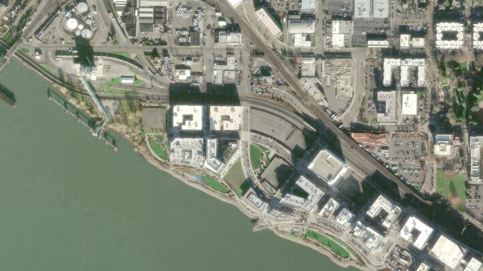 330 W COLUMBIA WAY, VANCOUVER, WA(本社・衛星)