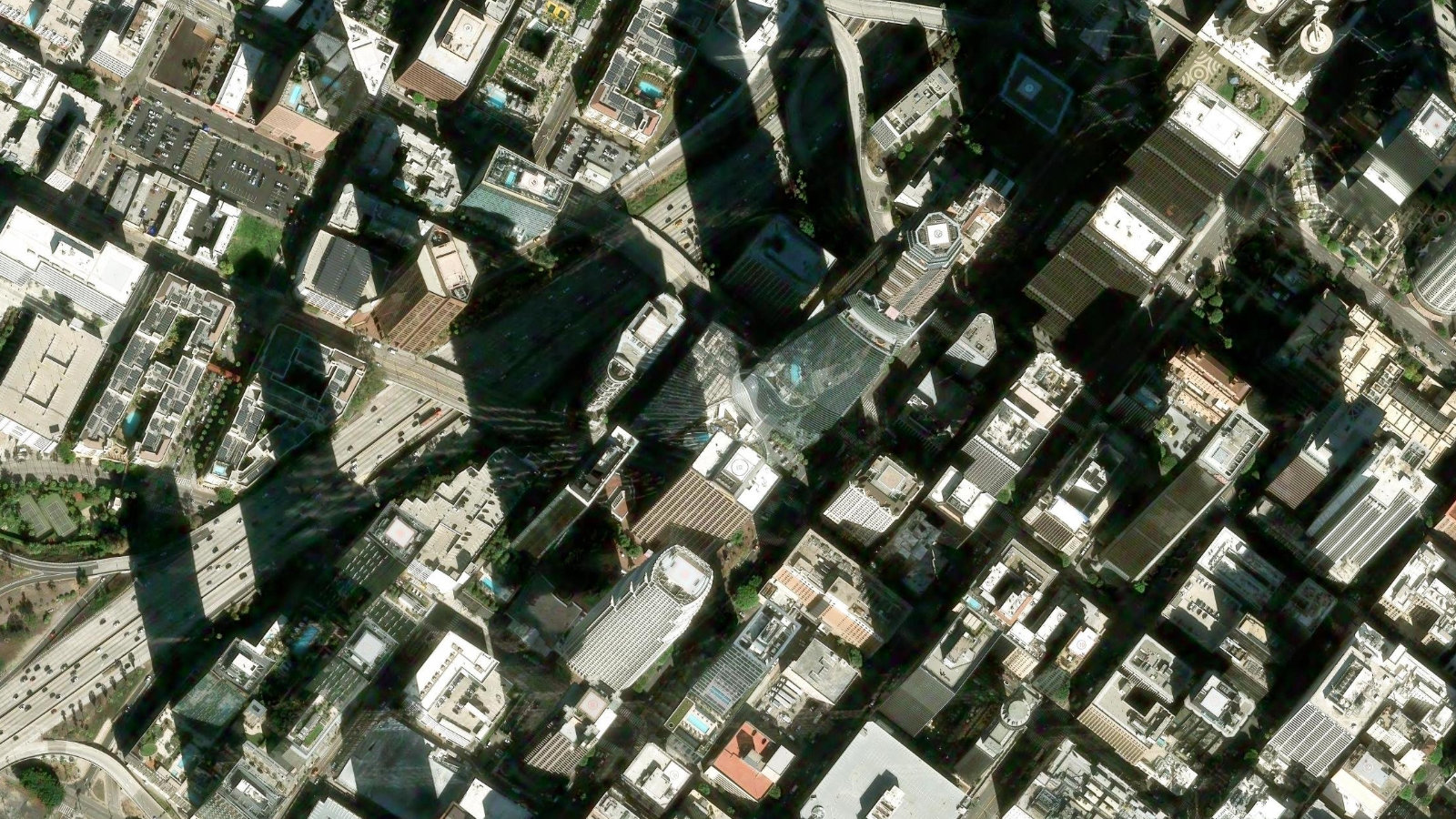 900 WILSHIRE BLVD., LOS ANGELES, CA（本社・衛星）
