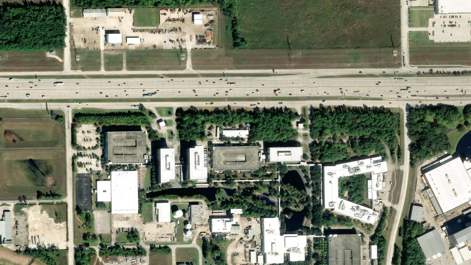 3000 NORTH SAM HOUSTON PARKWAY EAST, HOUSTON, TX（本社・衛星）