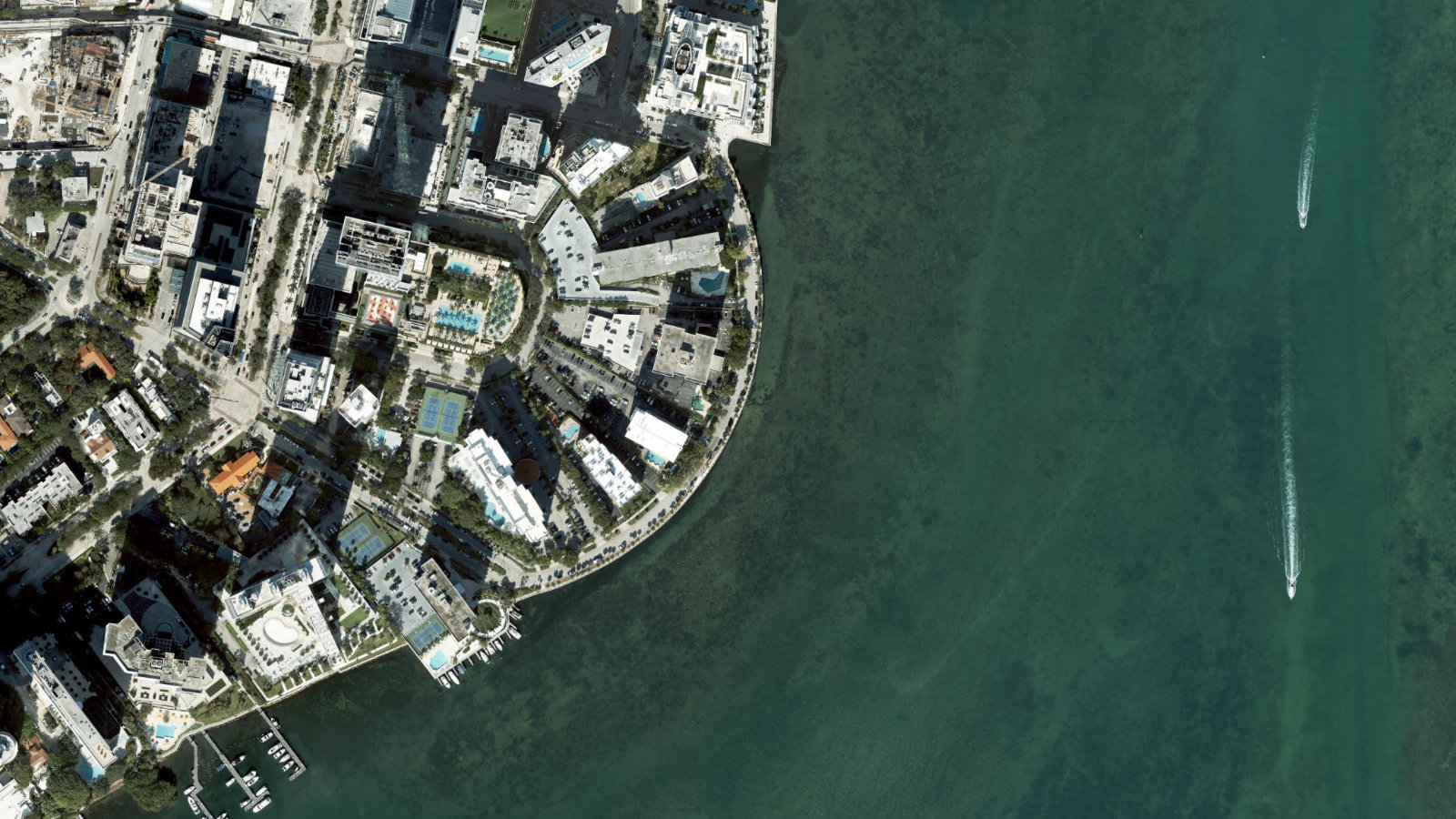1001 BRICKELL BAY DRIVE, MIAMI, FL(本社・衛星)