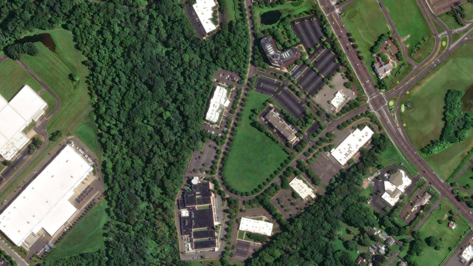 3220 TILLMAN DRIVE, BENSALEM, PA（本社・衛星）