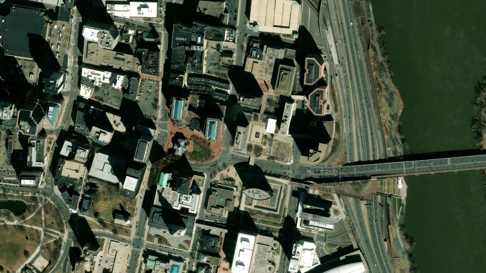 ONE HARTFORD PLAZA, HARTFORD, CT（本社・衛星）