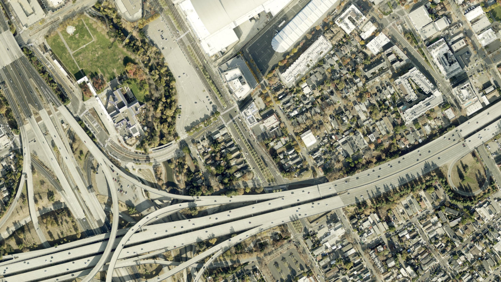 ONE ALMADEN BLVD, SAN JOSE, CA(本社・衛星)