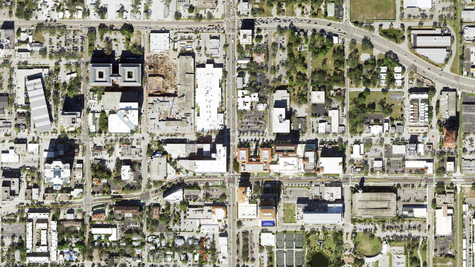7456 SIXTEENTH STREET EAST, SARASOTA, FL(本社・衛星)