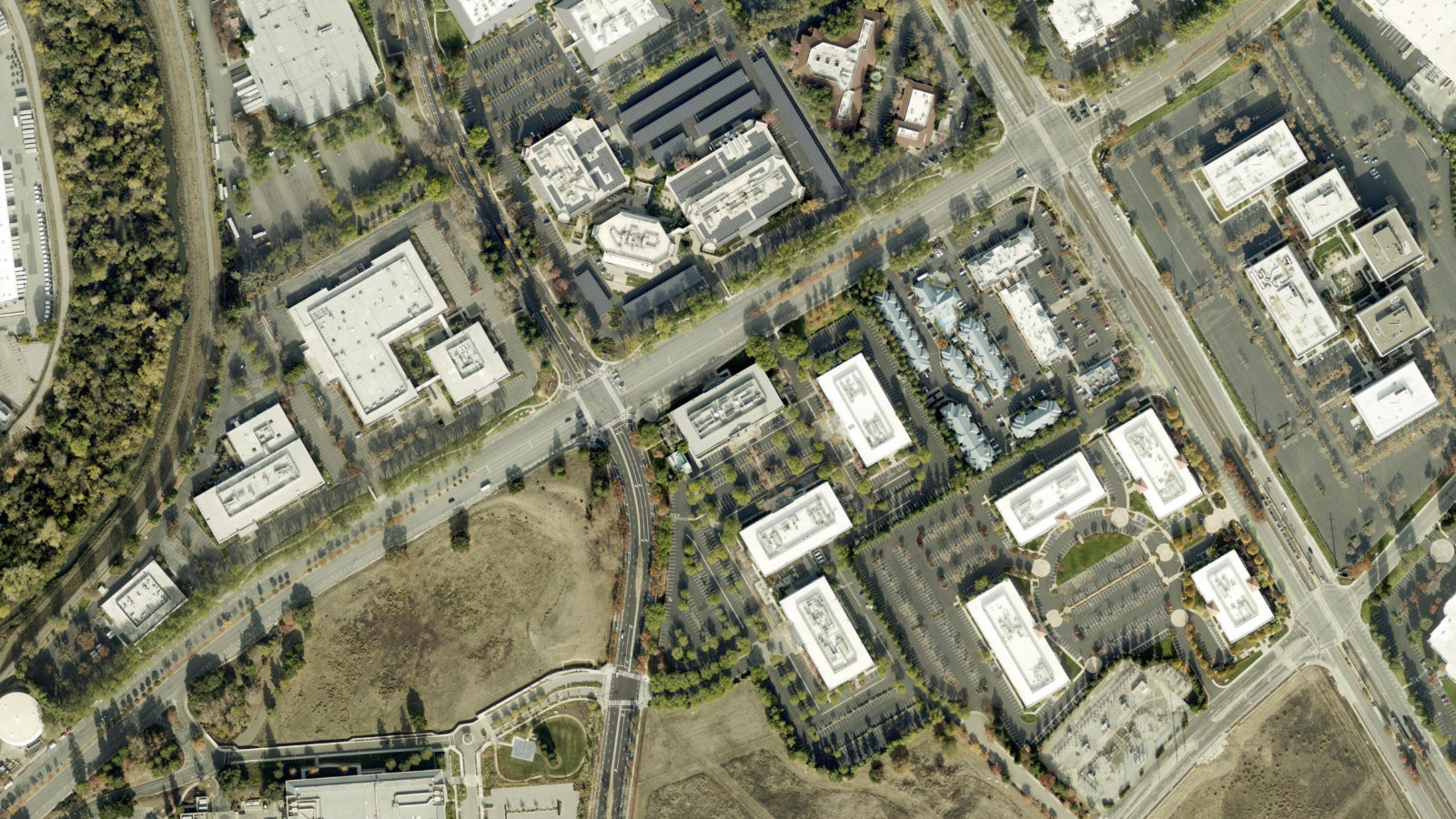 2590 ORCHARD PARKWAY, SAN JOSE, CA(本社・衛星)