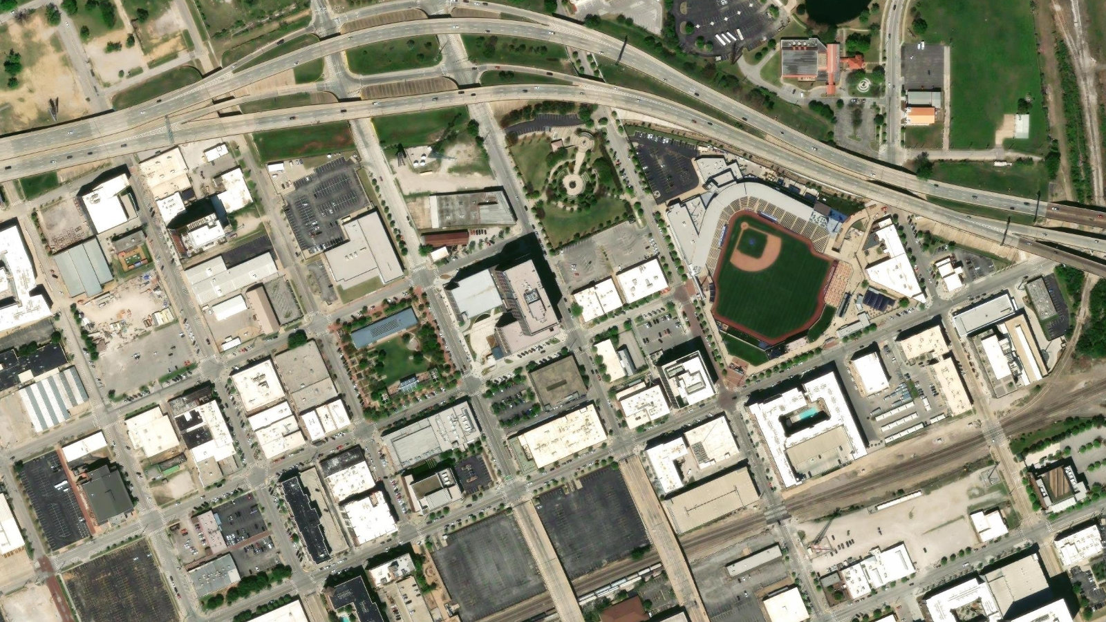 222 N. DETROIT AVE., TULSA, OK(本社・衛星)