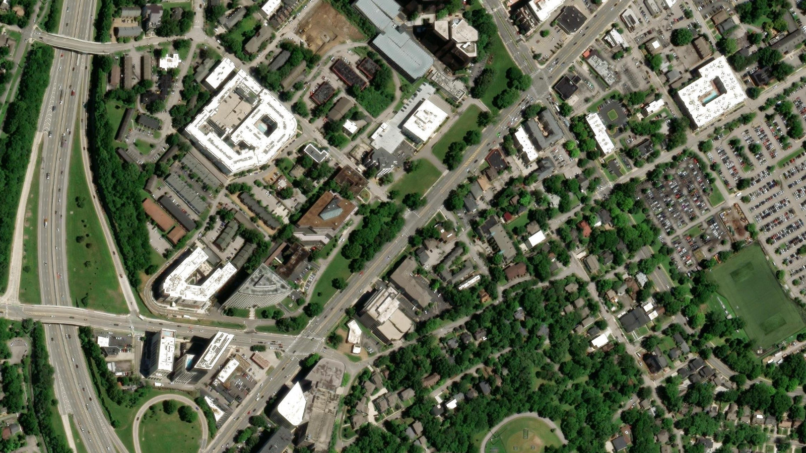 3310 WEST END AVENUE, NASHVILLE, TN（本社・衛星）