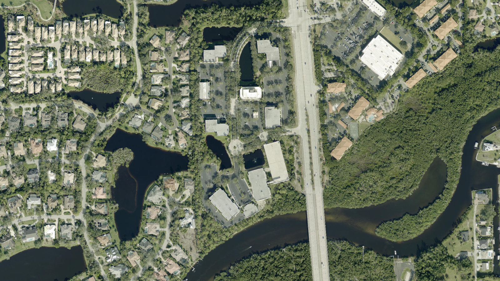 27500 RIVERVIEW CENTER BLVD, BONITA SPRINGS, FL(本社・衛星)