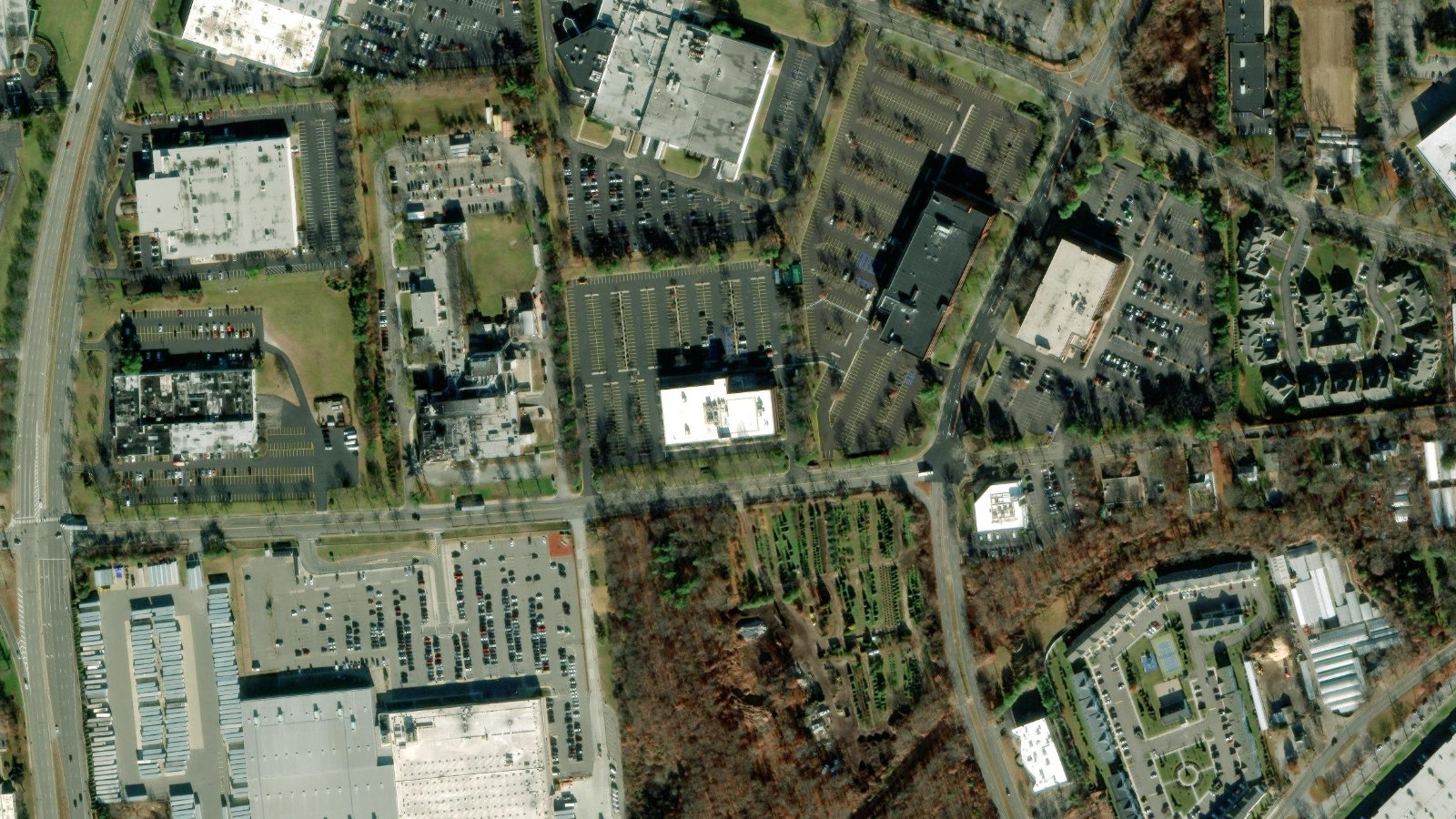 135 DURYEA RD, MELVILLE, NY(本社・衛星)