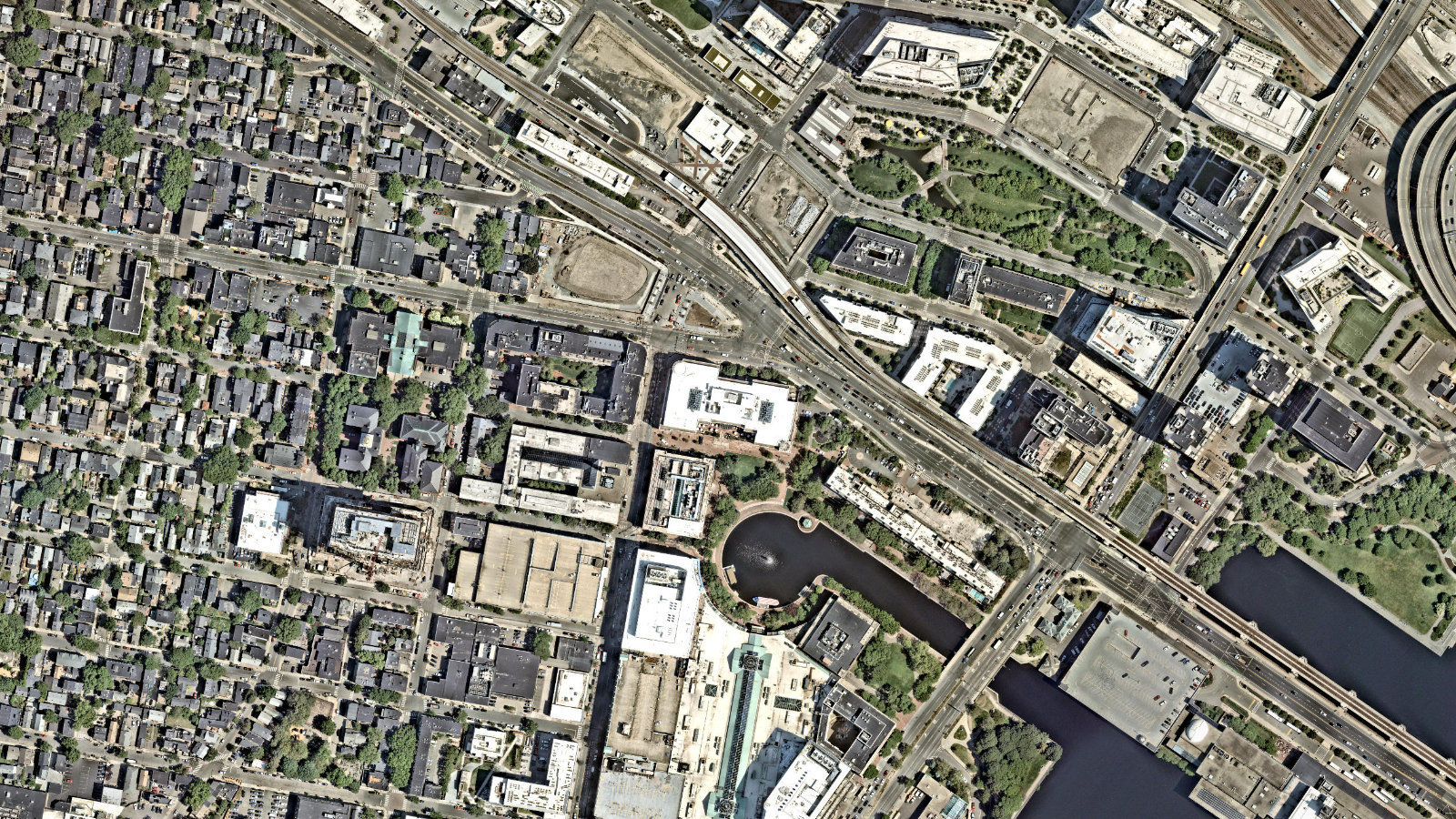 2 CANAL PARK, CAMBRIDGE, MA(本社・衛星)