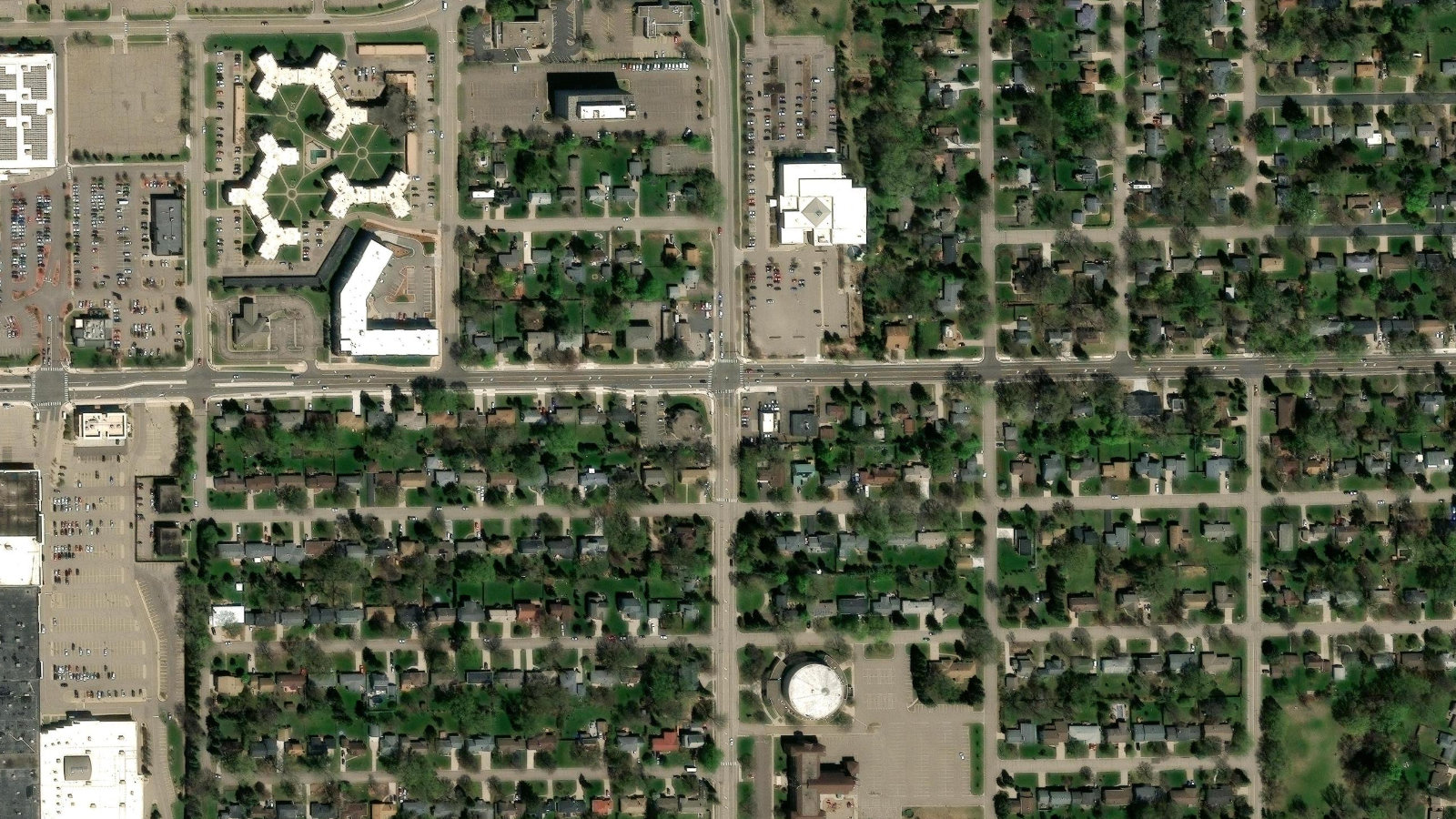 2381 ROSEGATE, ROSEVILLE, MN（本社・衛星）