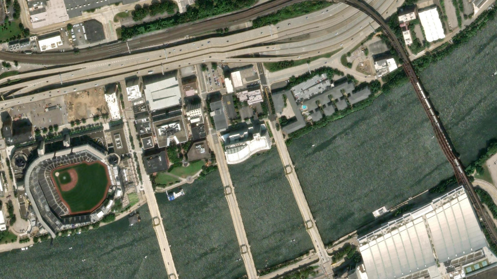201 ISABELLA STREET, PITTSBURGH, PA（本社・衛星）