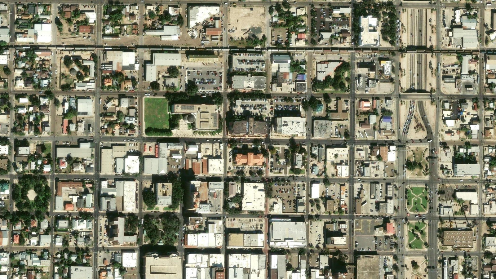 12OO SAN BERNARDO AVE, LAREDO, TX(本社・衛星)